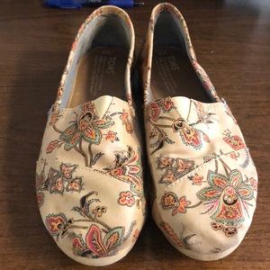 Toms slip on